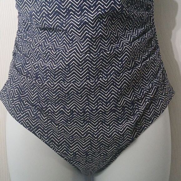 NIPTUCK Swim  Multi Fit Cup One Piece Swimsuit Sz 6 Navy blue white - Picture 2 of 7